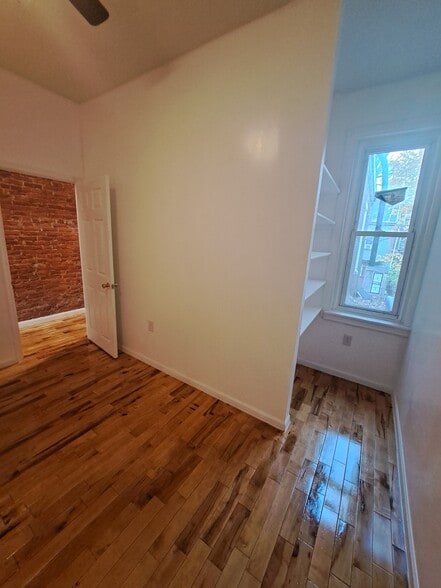 Building Photo - 1353 Jerome St
