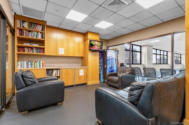 Building Photo - 340 E 93rd St