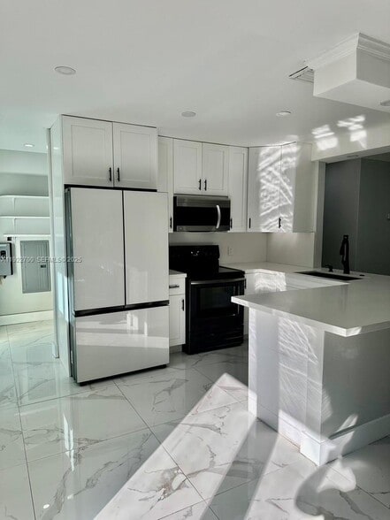 Building Photo - 4681 SW 26th Ter