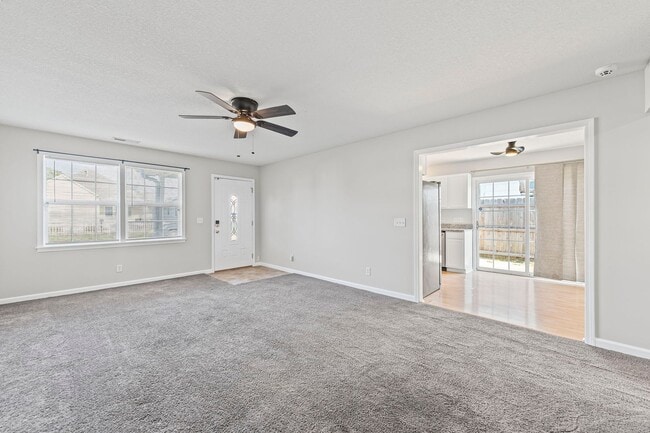 Building Photo - Cute Two Bedroom Home