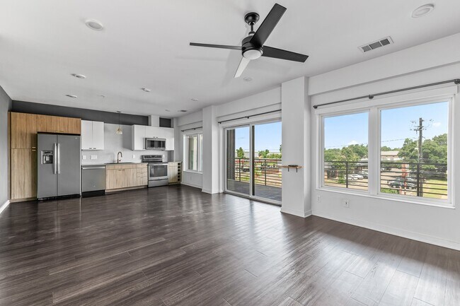 Building Photo - 4361 S Congress Ave