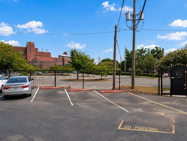 Building Photo - 403 Hayden Rd