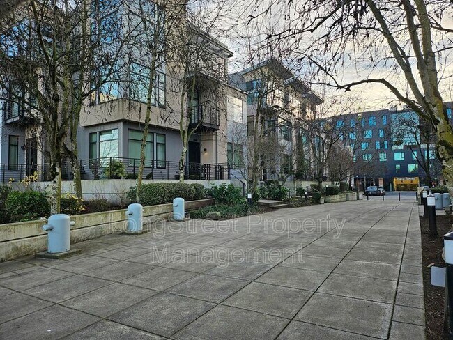 Building Photo - 2176 NW 16th Ave