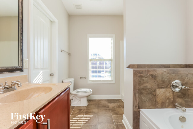 Building Photo - 3724 Windhaven Ct