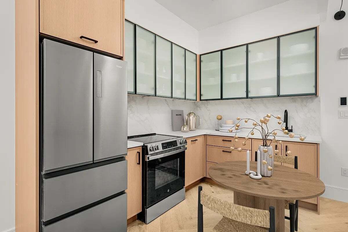 Building Photo - 313 E 17th St