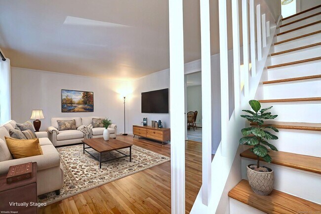 Building Photo - 245 Sunnyridge Ave