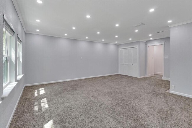 Building Photo - 13201 Fawn Valley Dr