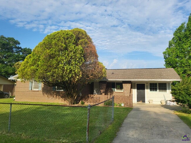 Primary Photo - 303 Laverne Dr
