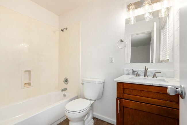 Building Photo - 1722 E Ocotillo Rd