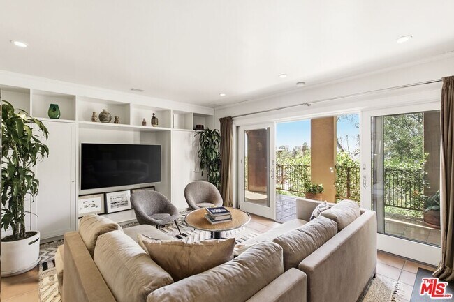 Building Photo - 6203 Temple Hill Dr