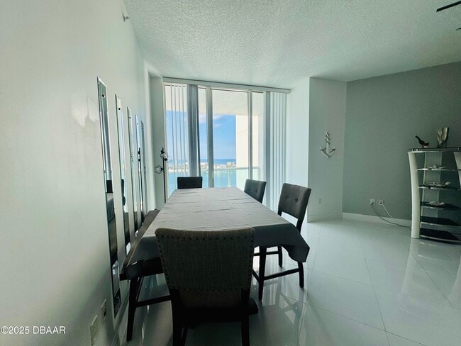 Building Photo - 231 Riverside Dr