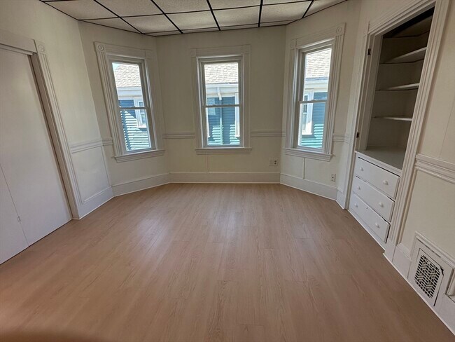 Building Photo - 23 Tower St