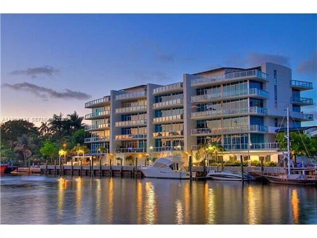 Building Photo - 1090 NW N River Dr