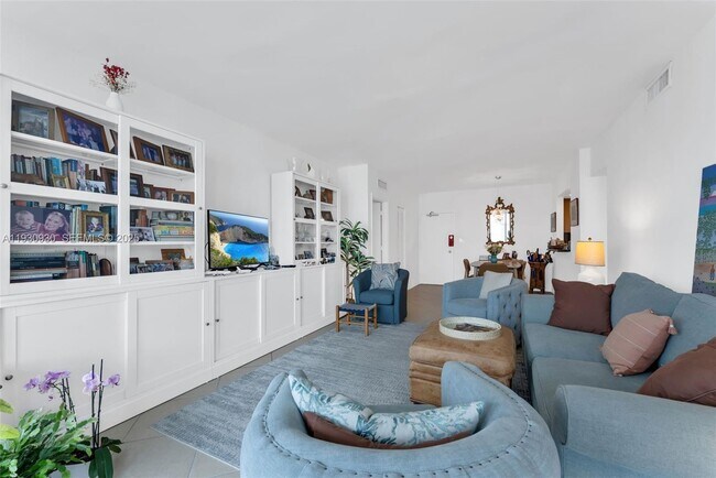 Building Photo - 5600 Collins Ave