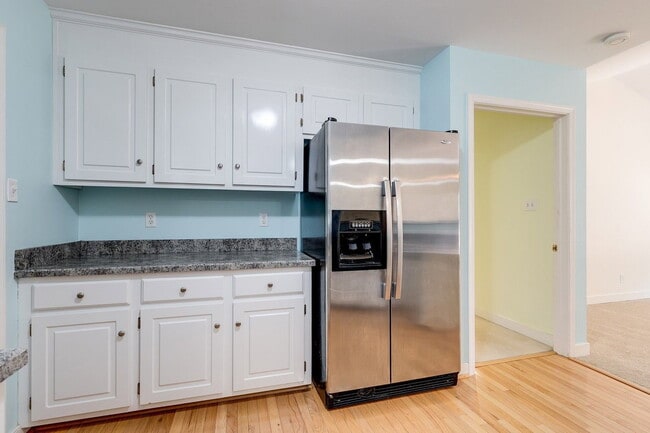 Building Photo - 1913 Castle Glen Dr