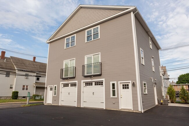 Building Photo - 63 Bacon St