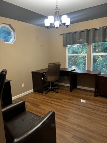 Building Photo - 723 N 8th St