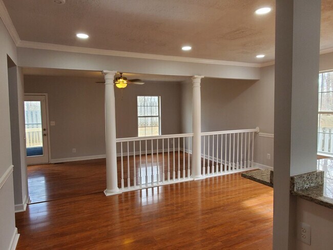Building Photo - 211 Sterling Ct