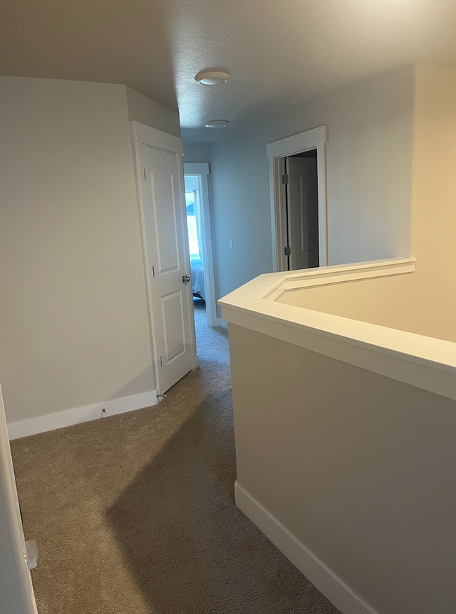 Building Photo - Three Bedroom Partially Furnished Townhome in Lehi