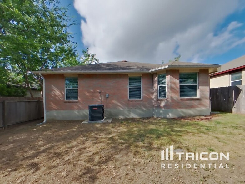 Building Photo - 10607 Shaencrest