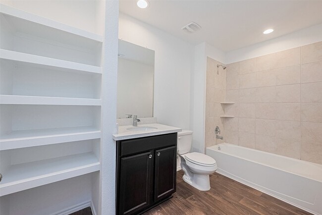 Building Photo - 12518 Pelican Bay Dr