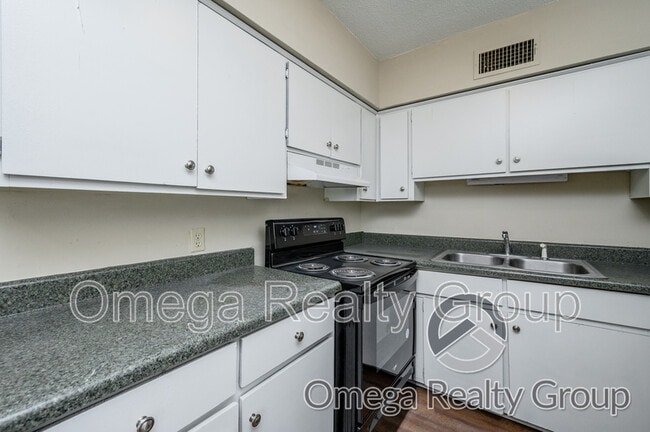 Building Photo - 4724 S Court St