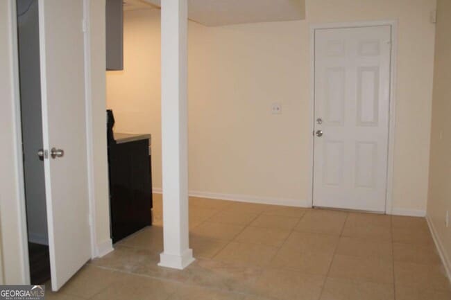 Building Photo - 135 Omega Dr