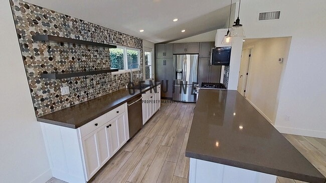 Building Photo - 3Bd 2Ba Home in the Heart of Orange