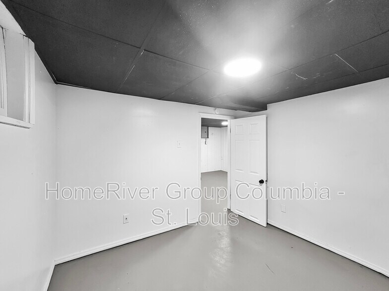 Building Photo - 7445 Calvin Ave