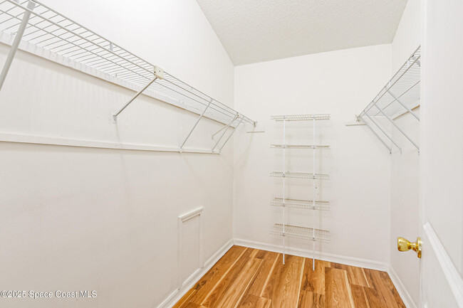 Building Photo - 930 Degroodt Rd SW