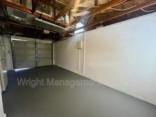 Building Photo - 5033 Farley Dr