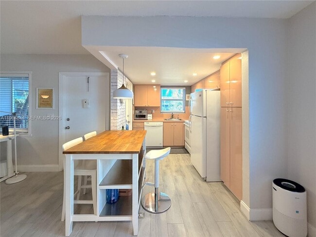 Building Photo - 541 Blue Heron Dr