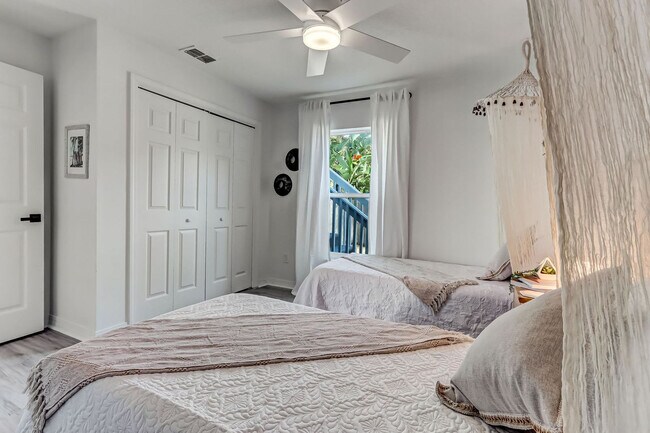 Building Photo - 156 Meadow Ave