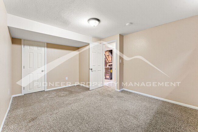 Building Photo - 5063 W 70th Pl