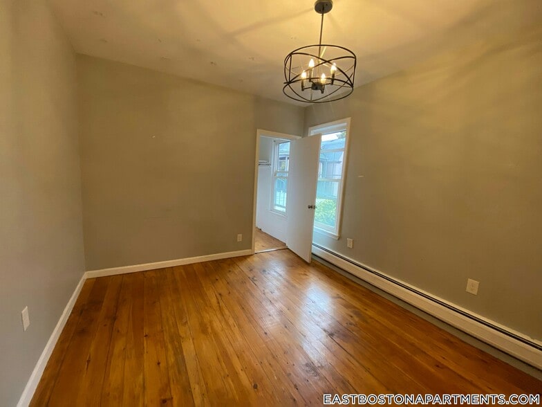 Building Photo - 31 Falcon St