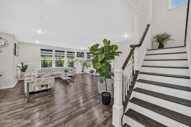 Building Photo - 319 Tulip Ct