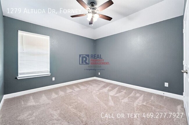 Building Photo - 1279 Altuda Dr