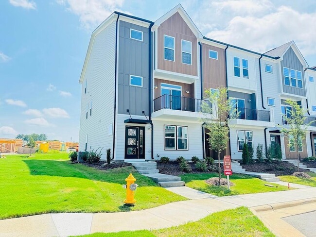 Building Photo - 2116 Big Falls Dr