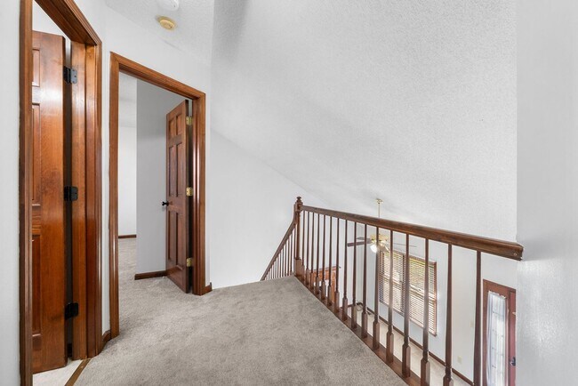 Building Photo - 501 Eysian Rd