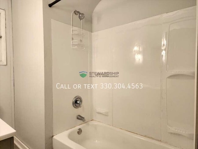 Building Photo - 1628 E Market St