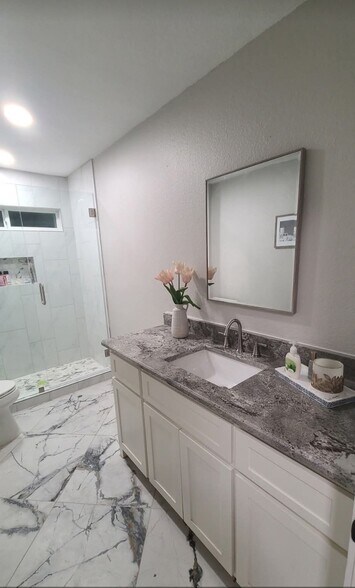 Building Photo - 8923 Prestonview Dr