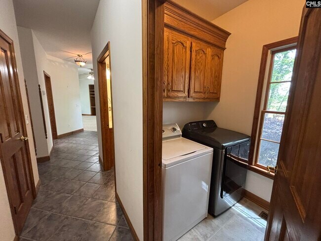 Building Photo - 527 Superior Cir