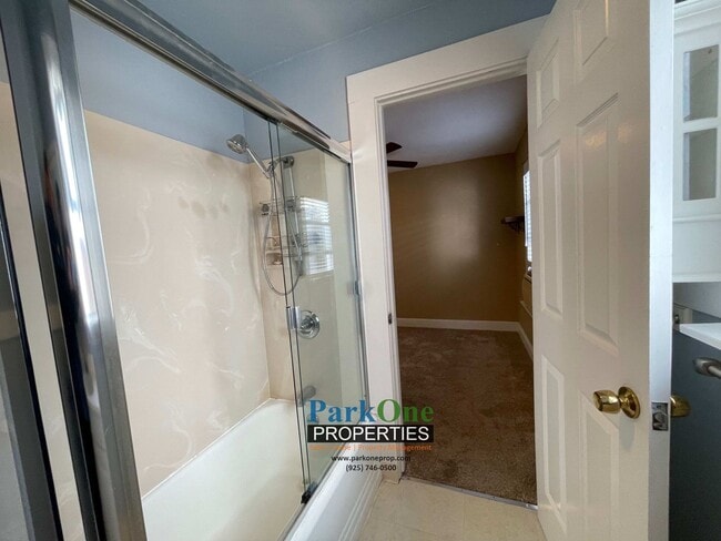 Building Photo - Ward St LO