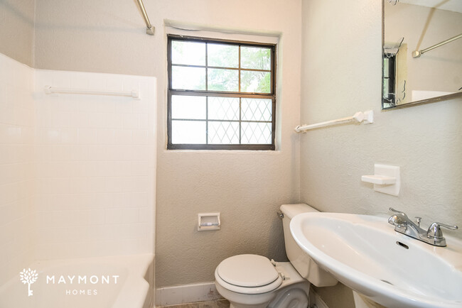 Building Photo - Charming Single-Story 3 Bedroom Home