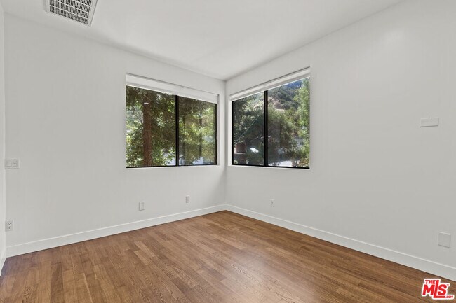 Building Photo - 2646 Rinconia Dr