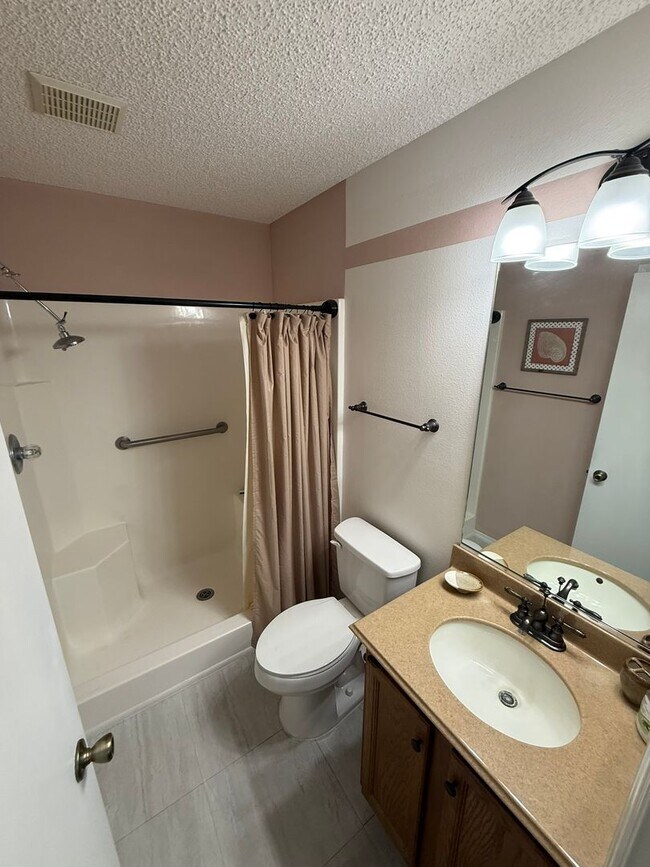 Building Photo - Delightful Unfurnished, 2 bed, 2 Bath Patio Villa available for ANNUAL LEASE