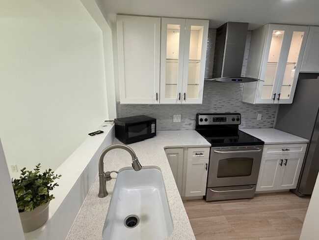 Building Photo - Upgraded - Woodlake Villa 49