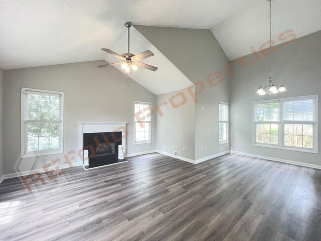 Building Photo - 537 Mountain Lake Dr
