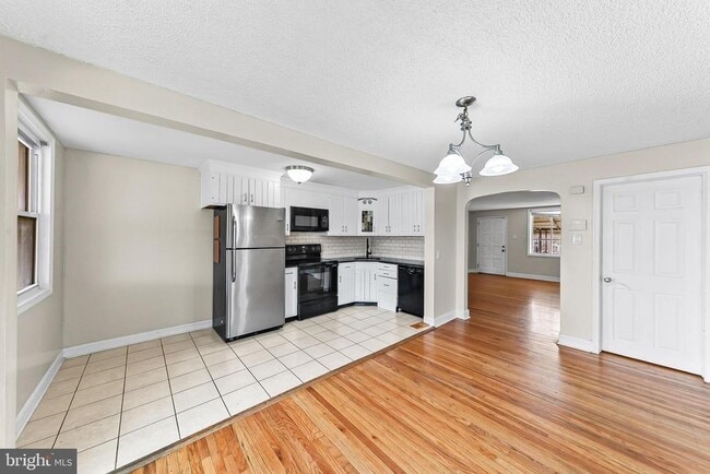 Building Photo - 129 Alverstone Rd