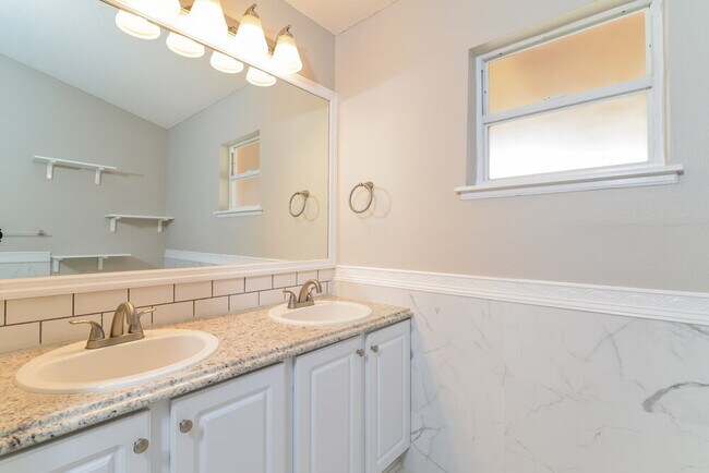 Building Photo - 308 Mariana Way